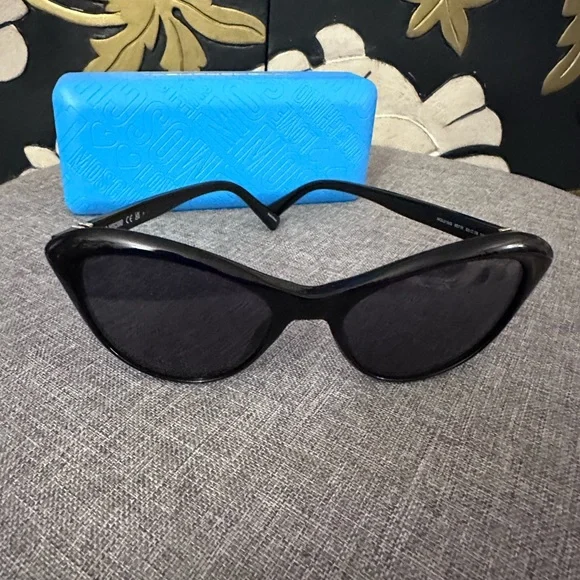 Love Moschino Black Cat-Eye Sunglasses with Blue Case Love Moschino Sunglasses - black - Zalando.co.uk main image 2